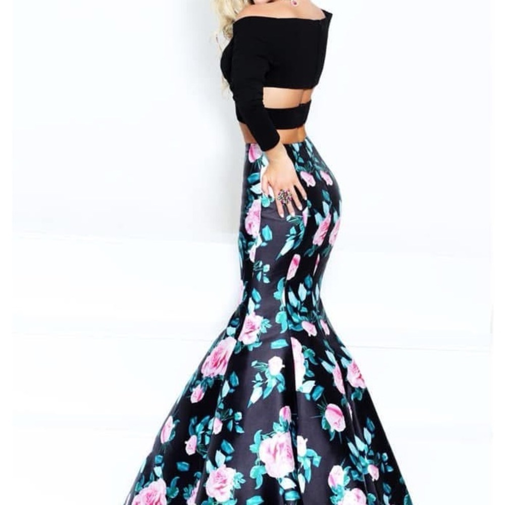 Like New! Sherri Hill Two-Piece Floral Ballgown Prom Dress Size 4 - Picture 2 of 13